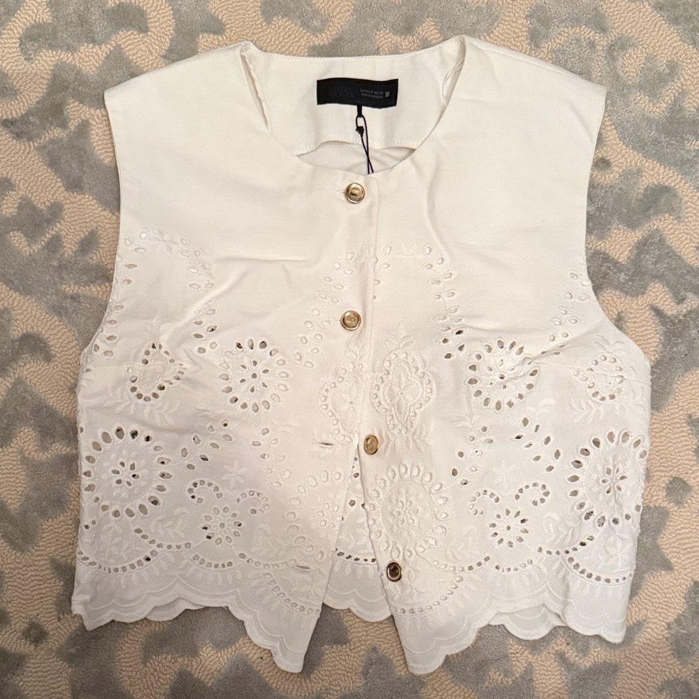 Zara eyelet top NWT